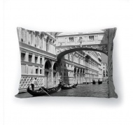 Подушка декоративная с 3D рисунком "Венеция ждет"